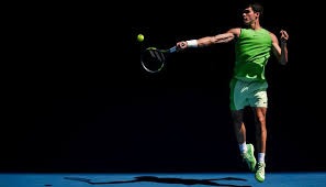 AC米兰官方晒球队03年欧冠决赛阵容，你知道前腰