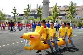 “杰米森”和“古德温”从替补席站了出来，真积极啊！